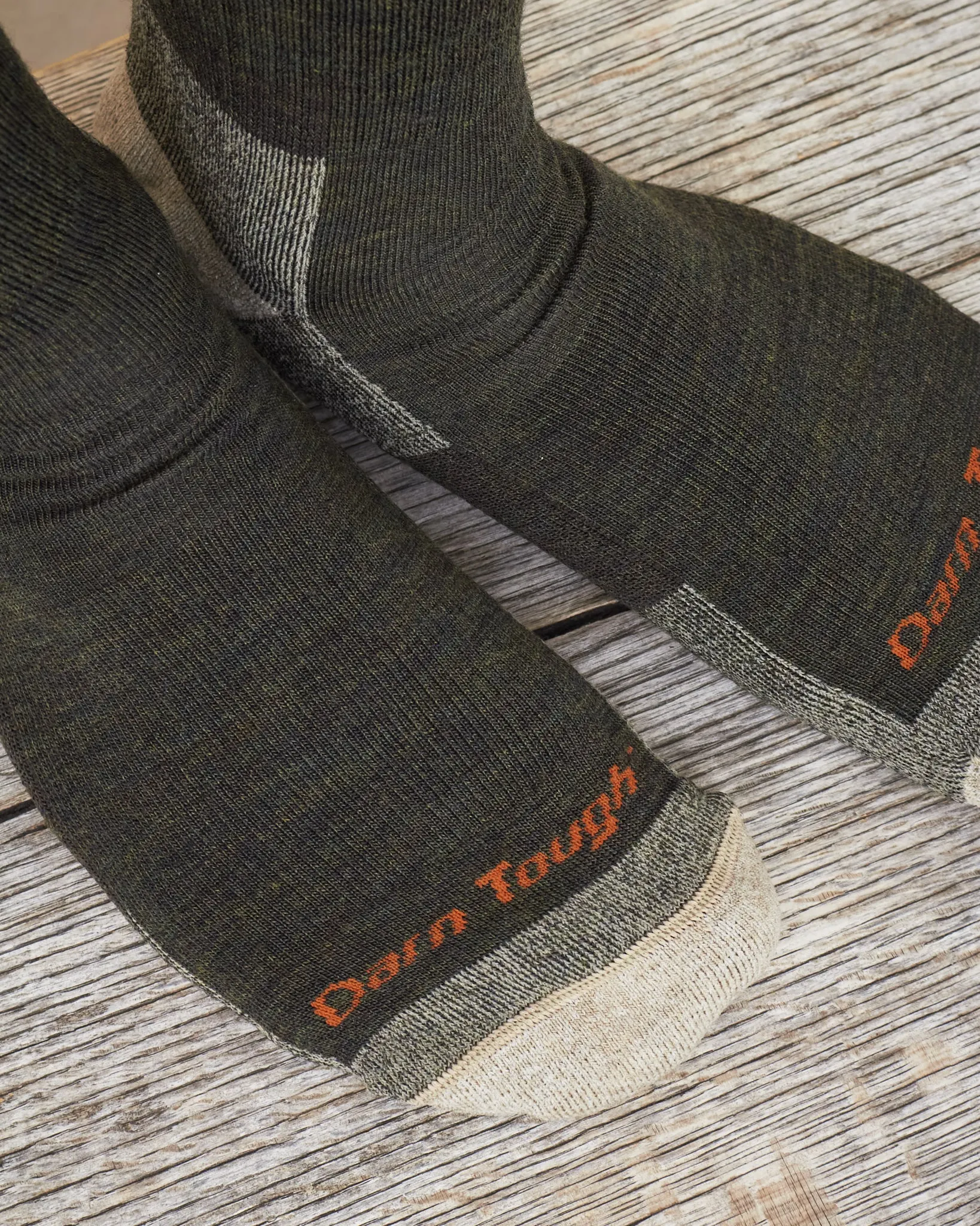 Darn Tough 1403 Olive Midweight Wool Socks Hiker Boot Sock Cushion